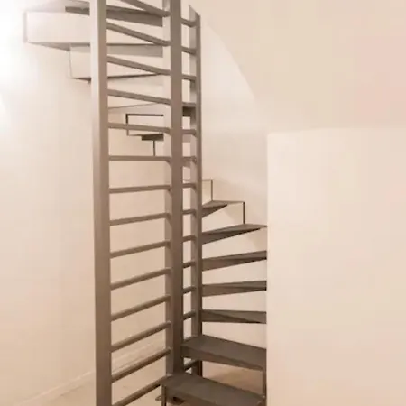 The Garibaldi B Intrho Apartment *