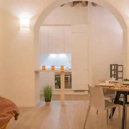 The Garibaldi B Intrho Apartment