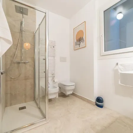 The Garibaldi B Intrho Apartment
