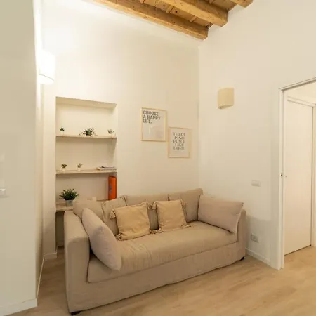 The Garibaldi B Intrho Apartment *